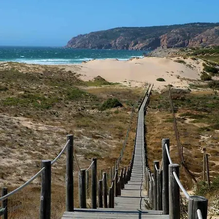 Comfortable By The Surfing Beach Cascais